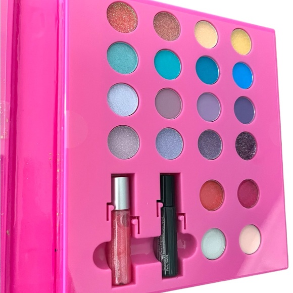 Claires make-up Kit - Picture 8 of 10